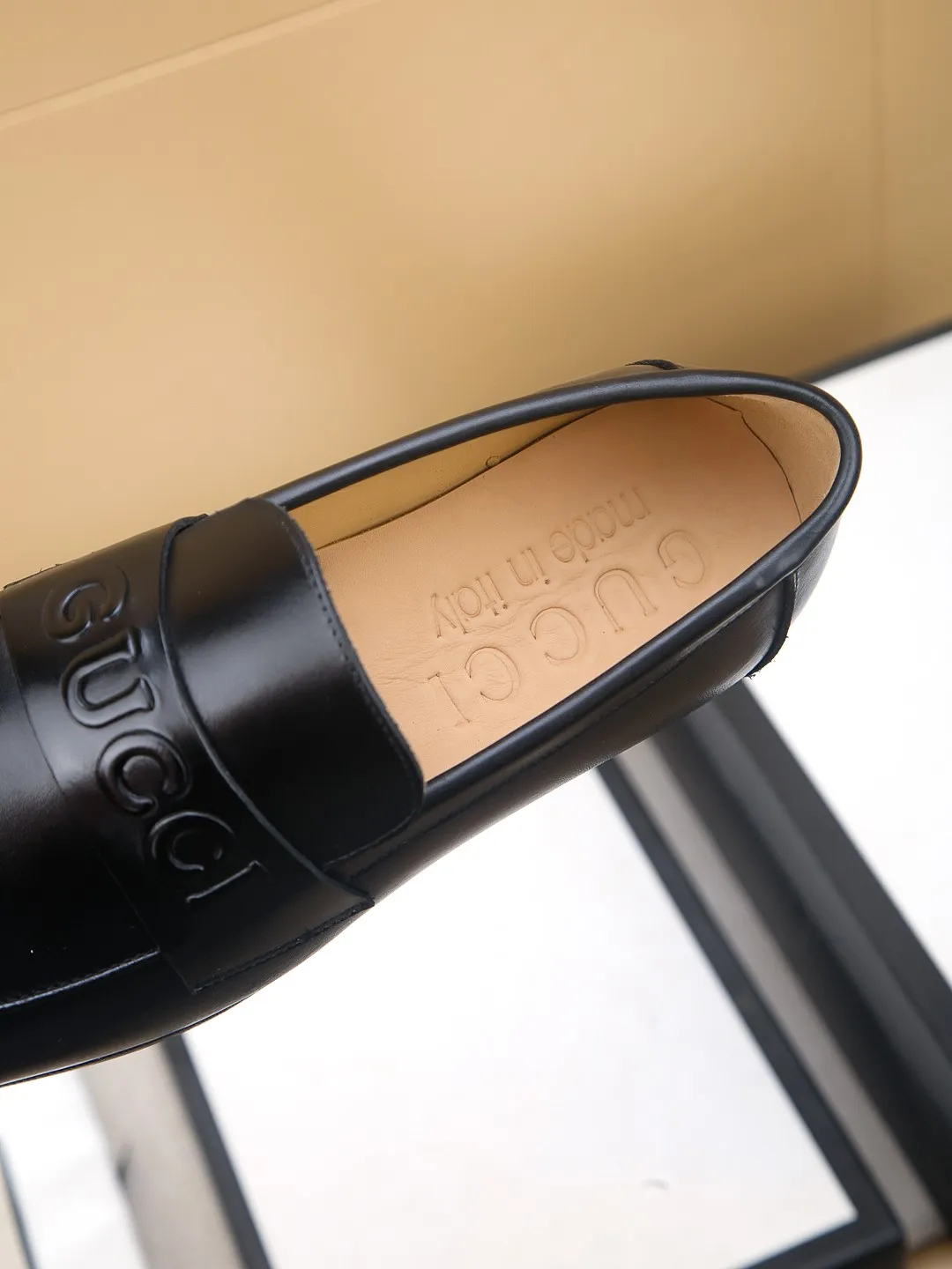 Men's men's shoes 💰460 🆘【GUCCI】Gucci ·🐂里· Hot-selling beanie shoes, top brand luxury, top quality, latest fashion beanie shoes.. The upper is made of original high mercerized smooth cow suede. (Full top layer water-dyed 🐂 leather and lining). The original stylish and stylish soft rubber wear-resistant and non-slip outsole is light and comfortable on the foot, available in 2 colors! Matching code: 39-44 (customized at 38.45.46.47)